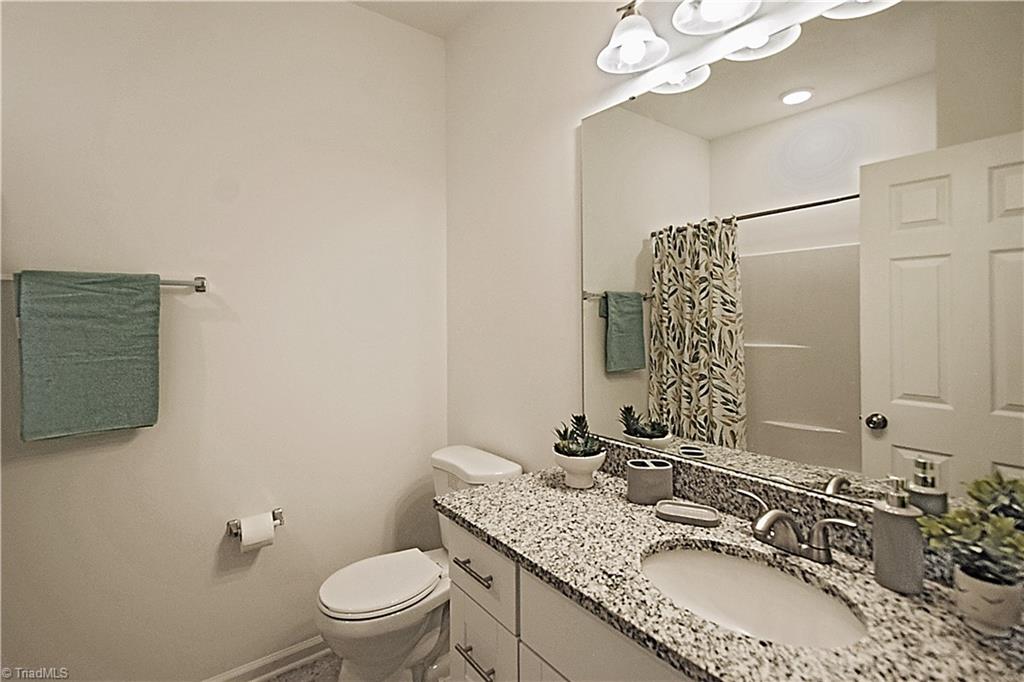 Greensboro, North Carolina 27405, United States, 3 Bedrooms Bedrooms, ,3 BathroomsBathrooms,Residential,Pending,57098