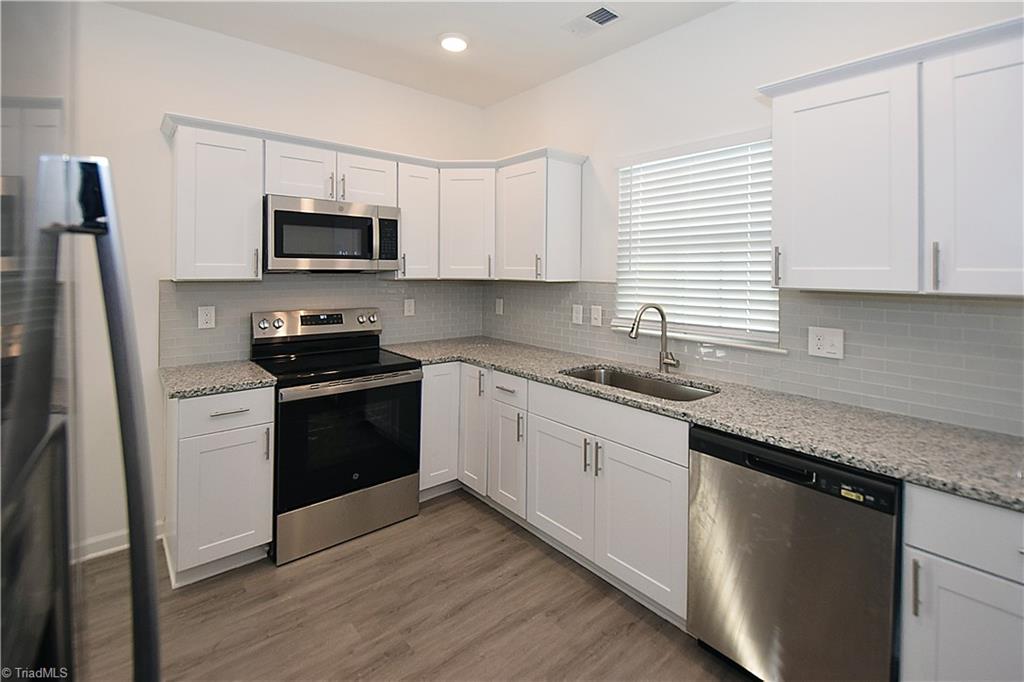 Greensboro, North Carolina 27405, United States, 3 Bedrooms Bedrooms, ,3 BathroomsBathrooms,Residential,Pending,57098