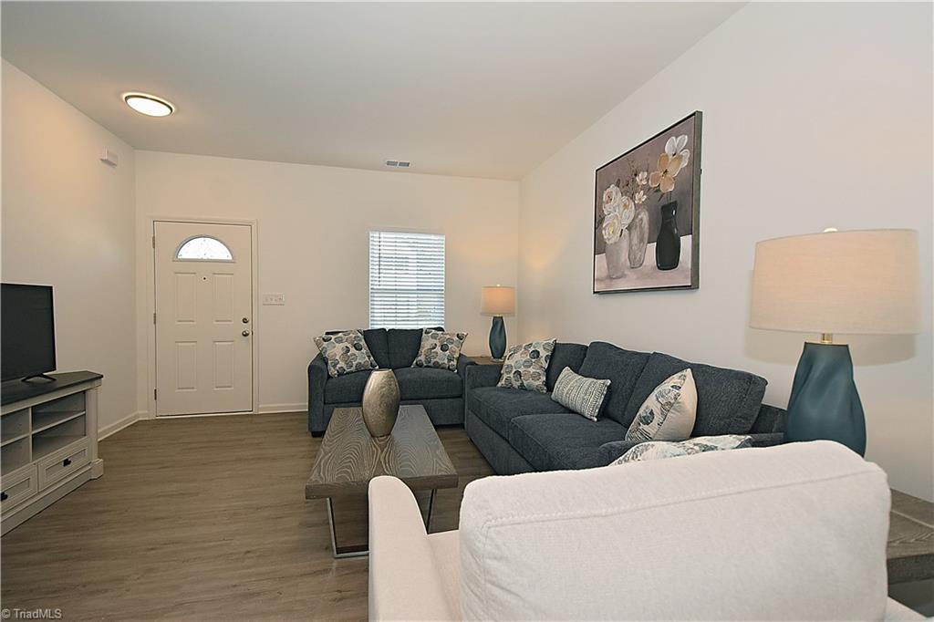 Greensboro, North Carolina 27405, United States, 3 Bedrooms Bedrooms, ,3 BathroomsBathrooms,Residential,Pending,57098