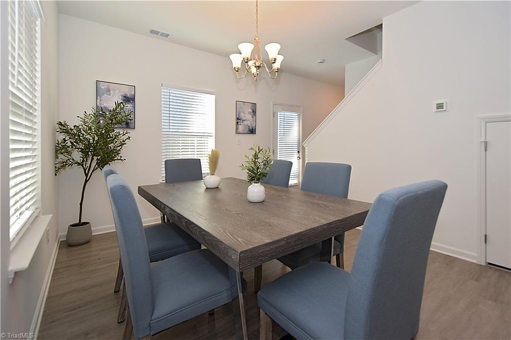 Greensboro, North Carolina 27405, United States, 3 Bedrooms Bedrooms, ,3 BathroomsBathrooms,Residential,Pending,57098