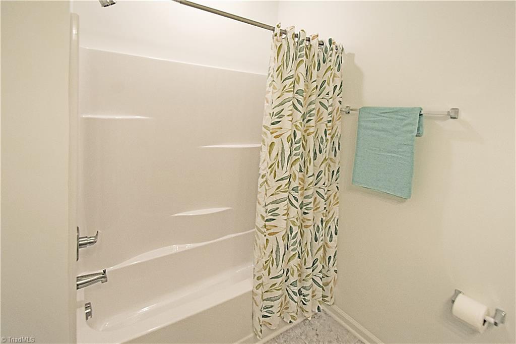 Greensboro, North Carolina 27405, United States, 3 Bedrooms Bedrooms, ,3 BathroomsBathrooms,Residential,Pending,57098