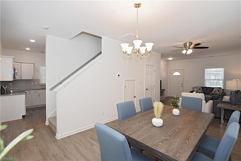 Greensboro, North Carolina 27405, United States, 3 Bedrooms Bedrooms, ,3 BathroomsBathrooms,Residential,Pending,57098