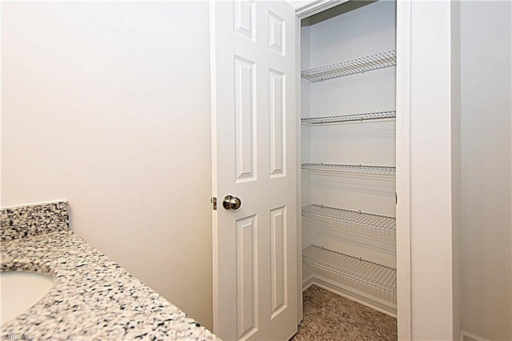 Greensboro, North Carolina 27405, United States, 3 Bedrooms Bedrooms, ,3 BathroomsBathrooms,Residential,Pending,57098