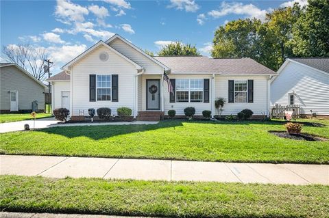 Photo of 562 Porter Trace Drive, Kernersville, NC 27284 (MLS # 1198877)