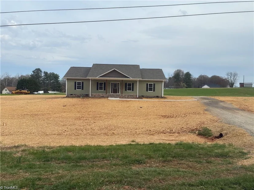 621 W Atkins Street, photo 1 of 29