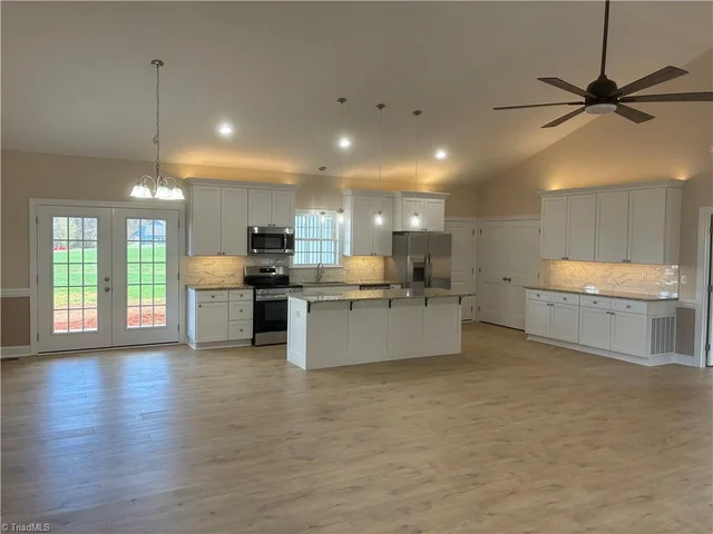 621 W Atkins Street, photo 3 of 29