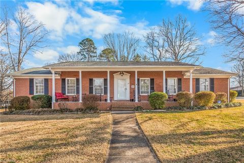 Homes For Sale - 607 Blessing Drive<br/> Dobson, NC 27017