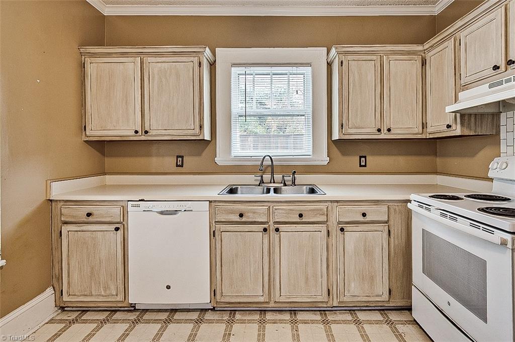 Greensboro, North Carolina 27403, United States, 2 Bedrooms Bedrooms, ,2 BathroomsBathrooms,Residential,Pending,22494