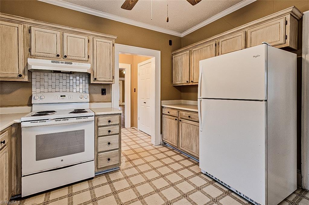 Greensboro, North Carolina 27403, United States, 2 Bedrooms Bedrooms, ,2 BathroomsBathrooms,Residential,Pending,22494