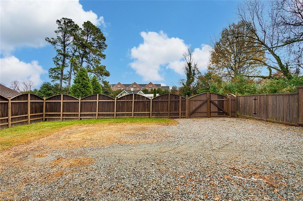 Greensboro, North Carolina 27403, United States, 2 Bedrooms Bedrooms, ,2 BathroomsBathrooms,Residential,Pending,22494