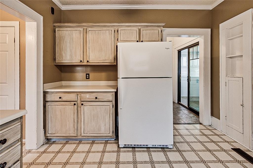 Greensboro, North Carolina 27403, United States, 2 Bedrooms Bedrooms, ,2 BathroomsBathrooms,Residential,Pending,22494