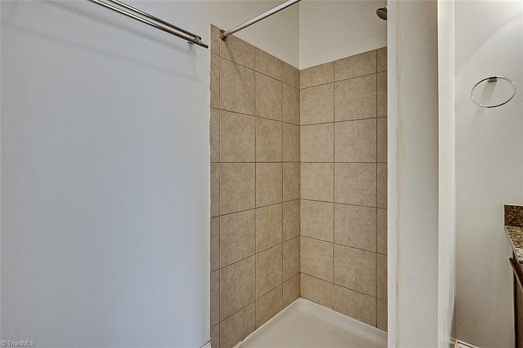 Greensboro, North Carolina 27403, United States, 2 Bedrooms Bedrooms, ,2 BathroomsBathrooms,Residential,Pending,22494