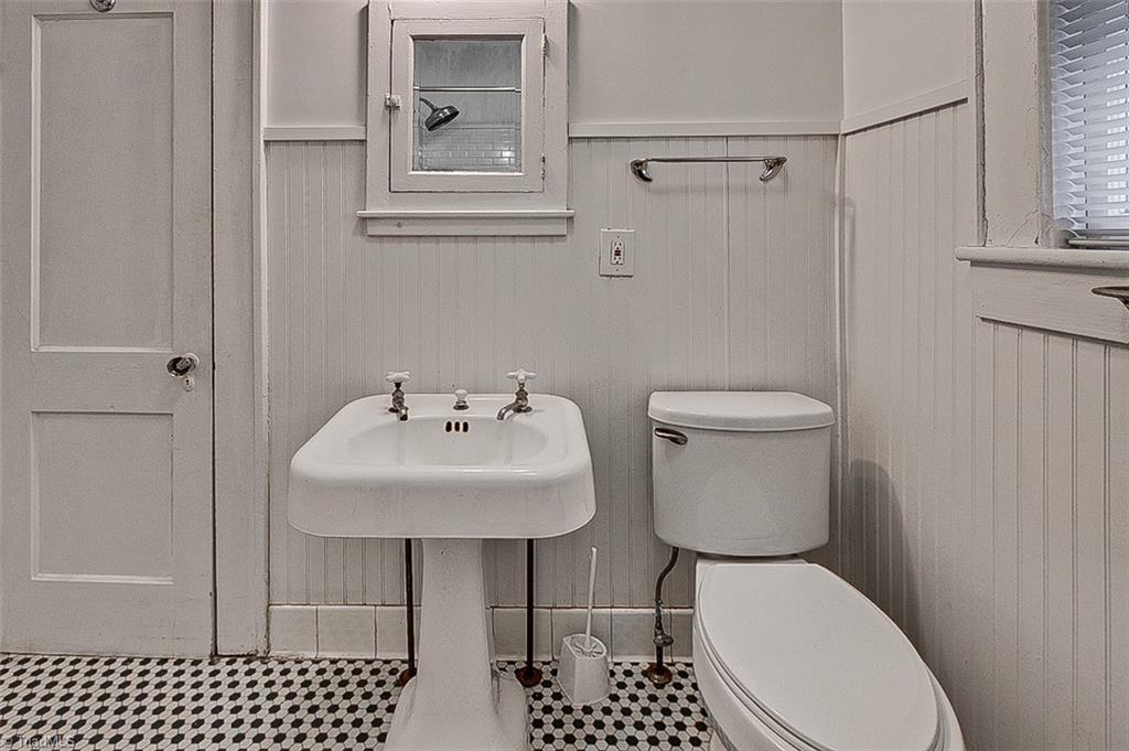 Greensboro, North Carolina 27403, United States, 2 Bedrooms Bedrooms, ,2 BathroomsBathrooms,Residential,Pending,22494