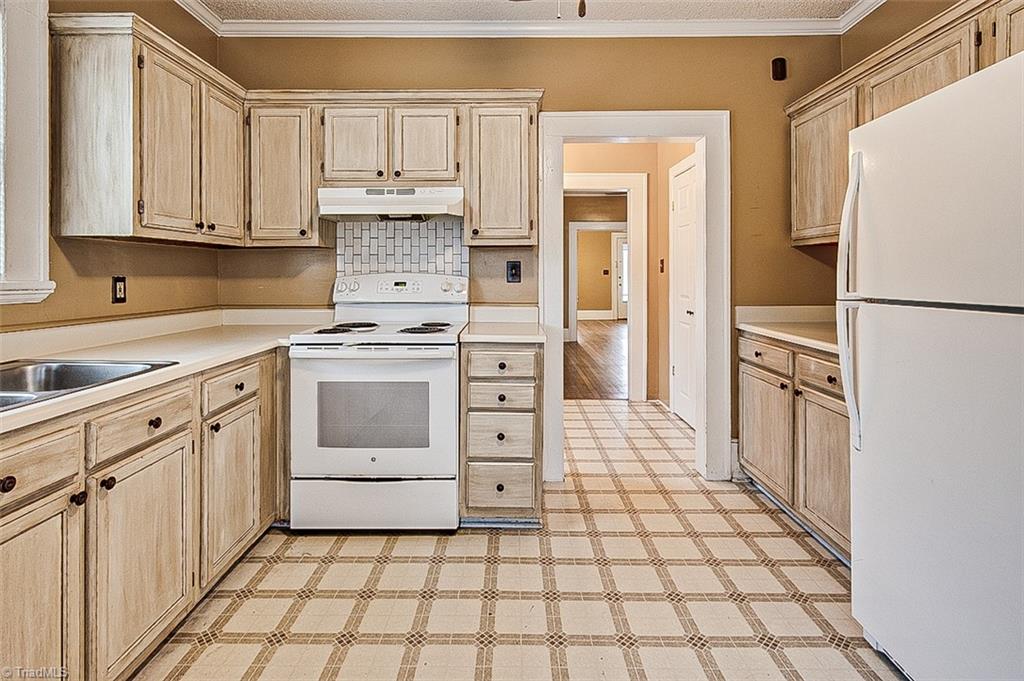 Greensboro, North Carolina 27403, United States, 2 Bedrooms Bedrooms, ,2 BathroomsBathrooms,Residential,Pending,22494