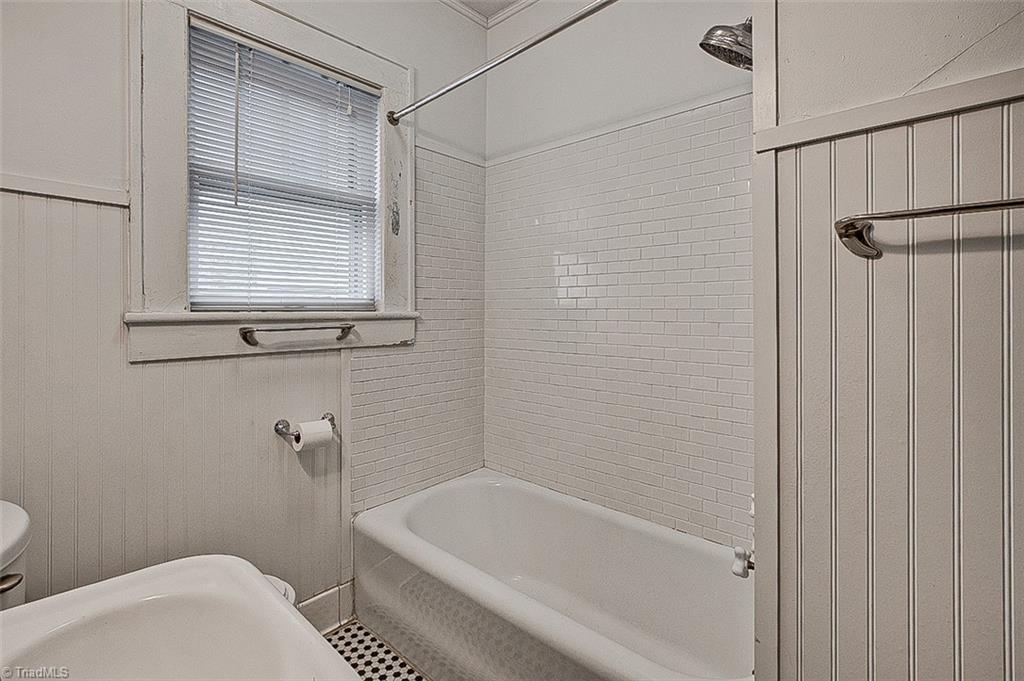 Greensboro, North Carolina 27403, United States, 2 Bedrooms Bedrooms, ,2 BathroomsBathrooms,Residential,Pending,22494