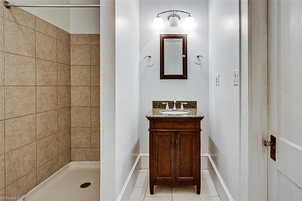 Greensboro, North Carolina 27403, United States, 2 Bedrooms Bedrooms, ,2 BathroomsBathrooms,Residential,Pending,22494