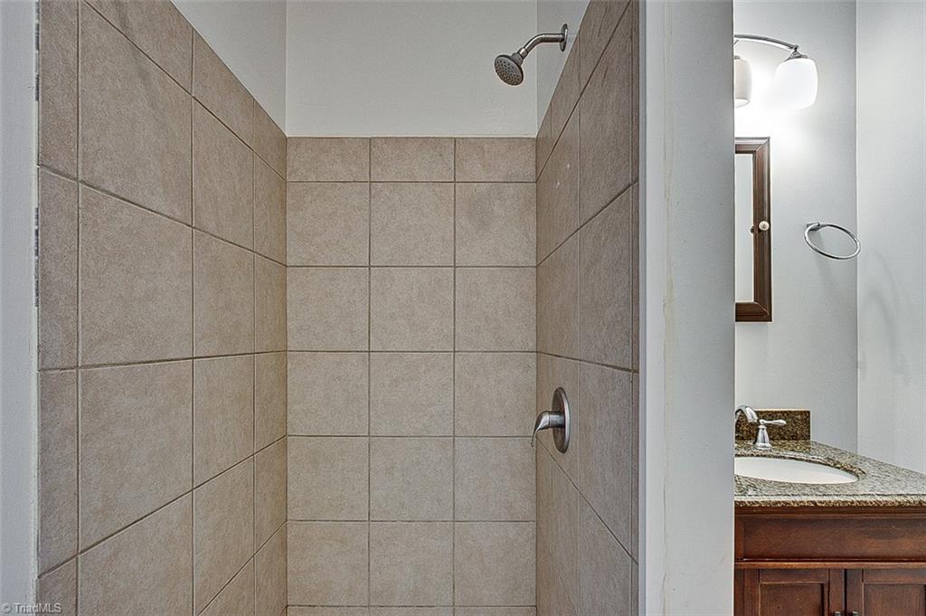 Greensboro, North Carolina 27403, United States, 2 Bedrooms Bedrooms, ,2 BathroomsBathrooms,Residential,Pending,22494