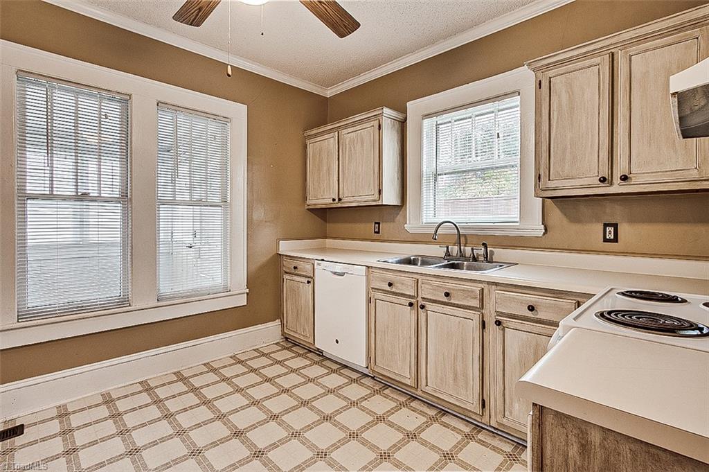 Greensboro, North Carolina 27403, United States, 2 Bedrooms Bedrooms, ,2 BathroomsBathrooms,Residential,Pending,22494