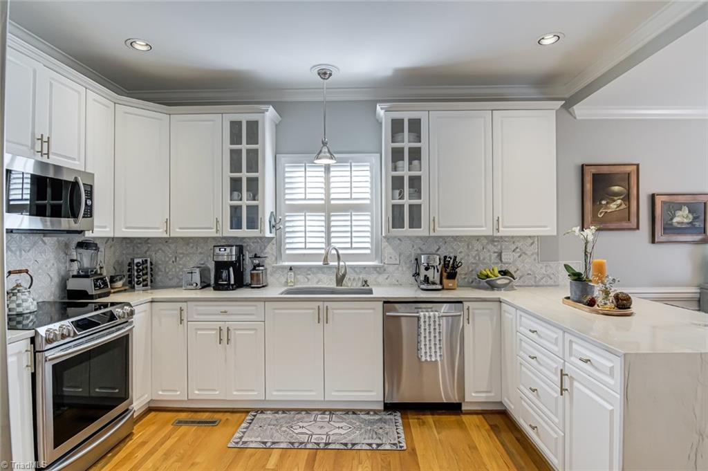 Winston-Salem, North Carolina 27106, United States, 3 Bedrooms Bedrooms, ,4 BathroomsBathrooms,Residential,Pending,13270