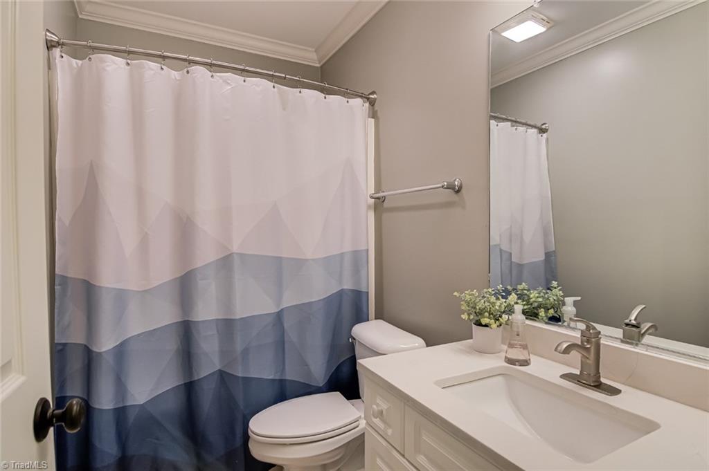 Winston-Salem, North Carolina 27106, United States, 3 Bedrooms Bedrooms, ,4 BathroomsBathrooms,Residential,Pending,13270