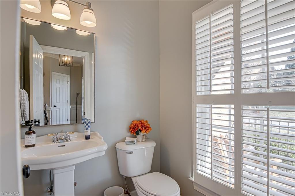 Winston-Salem, North Carolina 27106, United States, 3 Bedrooms Bedrooms, ,4 BathroomsBathrooms,Residential,Pending,13270