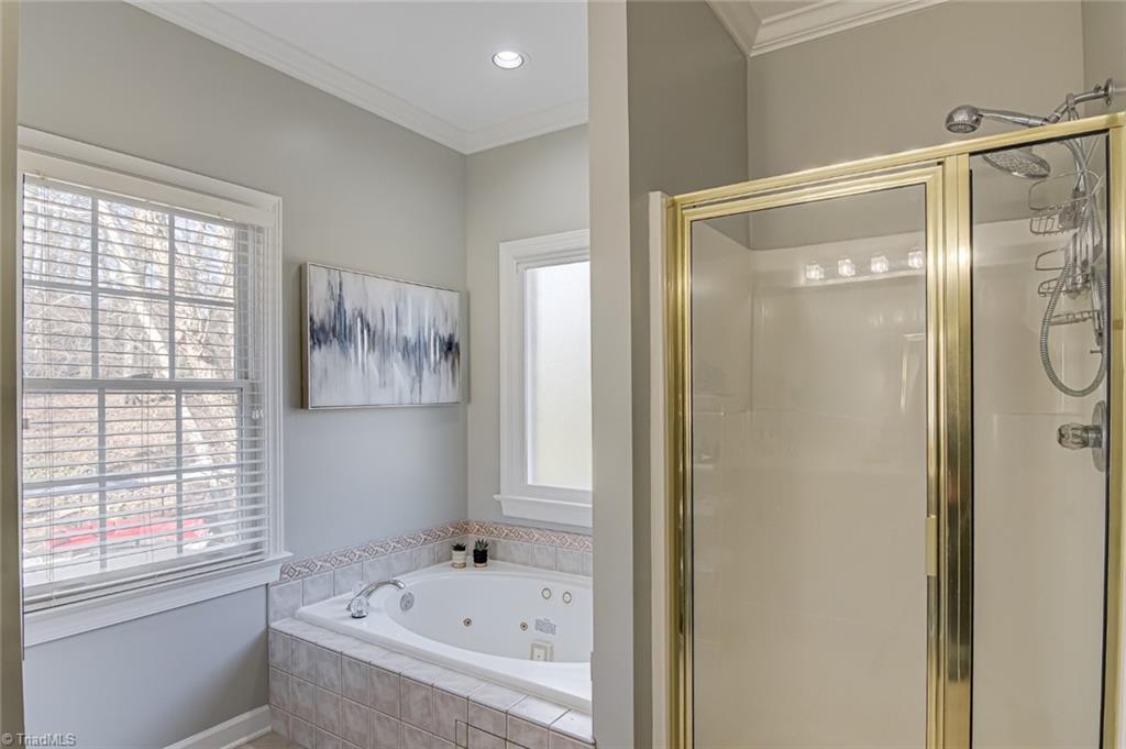 Winston-Salem, North Carolina 27106, United States, 3 Bedrooms Bedrooms, ,4 BathroomsBathrooms,Residential,Pending,13270