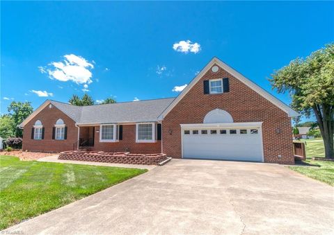 Single Family Residence in King NC 102 Knollwood Lane.jpg