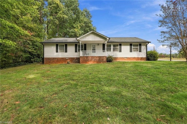 1077 BROWN FARM RD, WALNUT COVE, NC 27052 - Image e1face45ff7fbb03576ff5340b3ed4a5/60676941