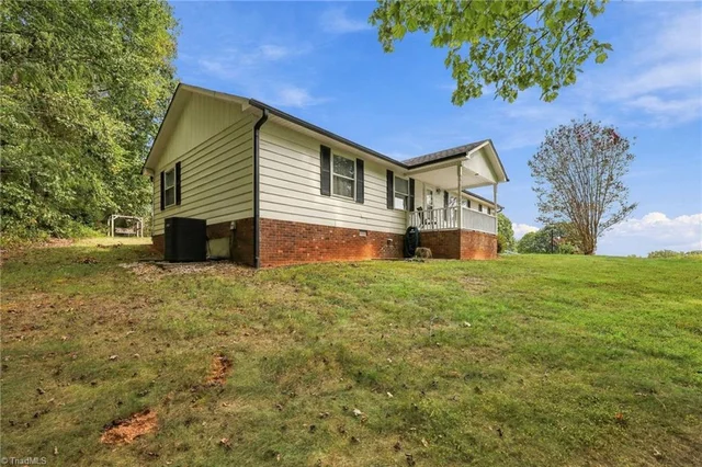 1077 Brown Farm Road, photo 2 of 48