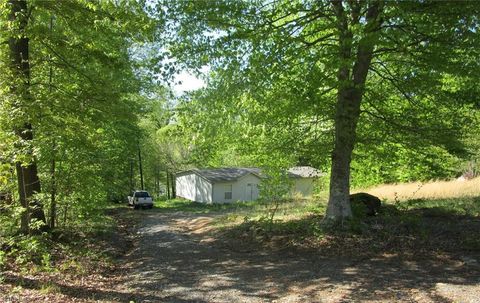 Mobile Home For Sale - 1966 South Lake Drive<br/> Asheboro, NC 27205