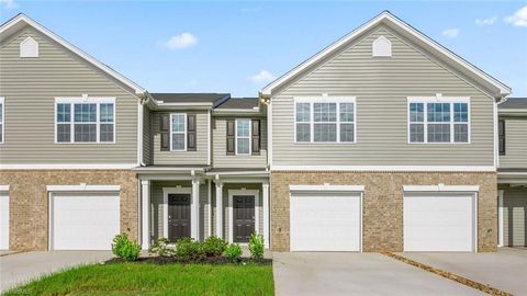 Townhouse For Sale - 4097 Big Alamance Run<br/> Graham, NC 27253
