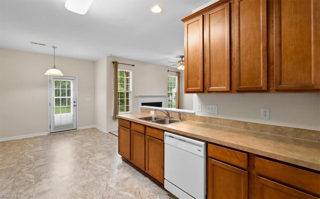 3835 Raintree Drive, Greensboro, North Carolina image 12