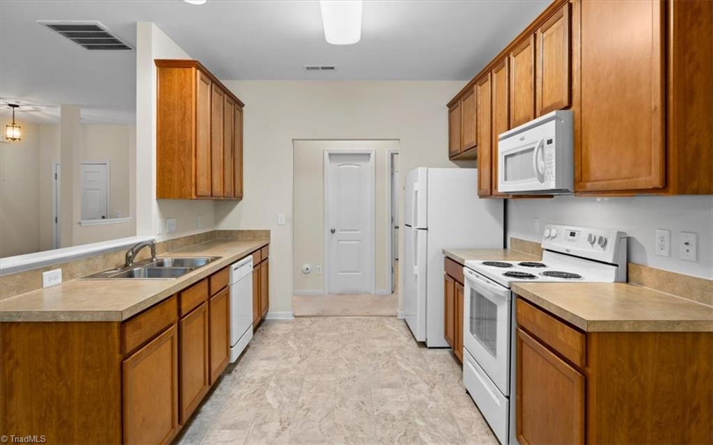 3835 Raintree Drive, Greensboro, North Carolina image 9