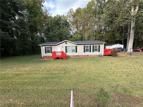 Photo of 329 La Quinta Drive, Advance, NC 27006 (MLS # 1198772)
