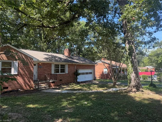 2727 Catherine Drive, photo 2 of 19