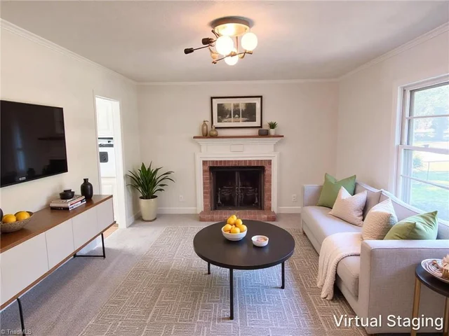 2727 Catherine Drive, photo 3 of 19