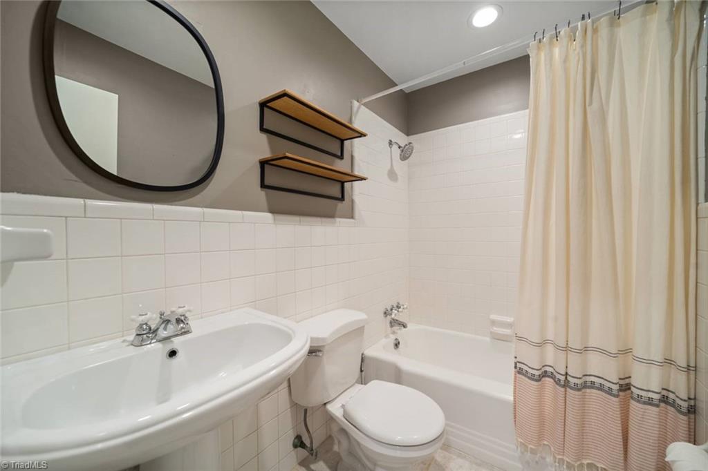 Winston-Salem, North Carolina 27106, United States, 3 Bedrooms Bedrooms, ,2 BathroomsBathrooms,Residential,Pending,101772