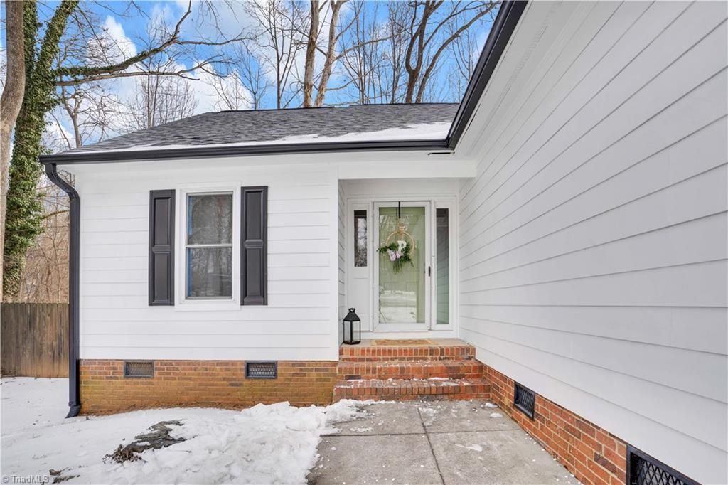 Photo of 966 Chatfield Drive, Jamestown, NC 27282 (MLS # 1208004)