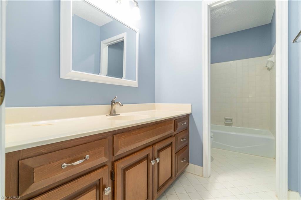 1119 Summer Place, Greensboro, North Carolina image 29