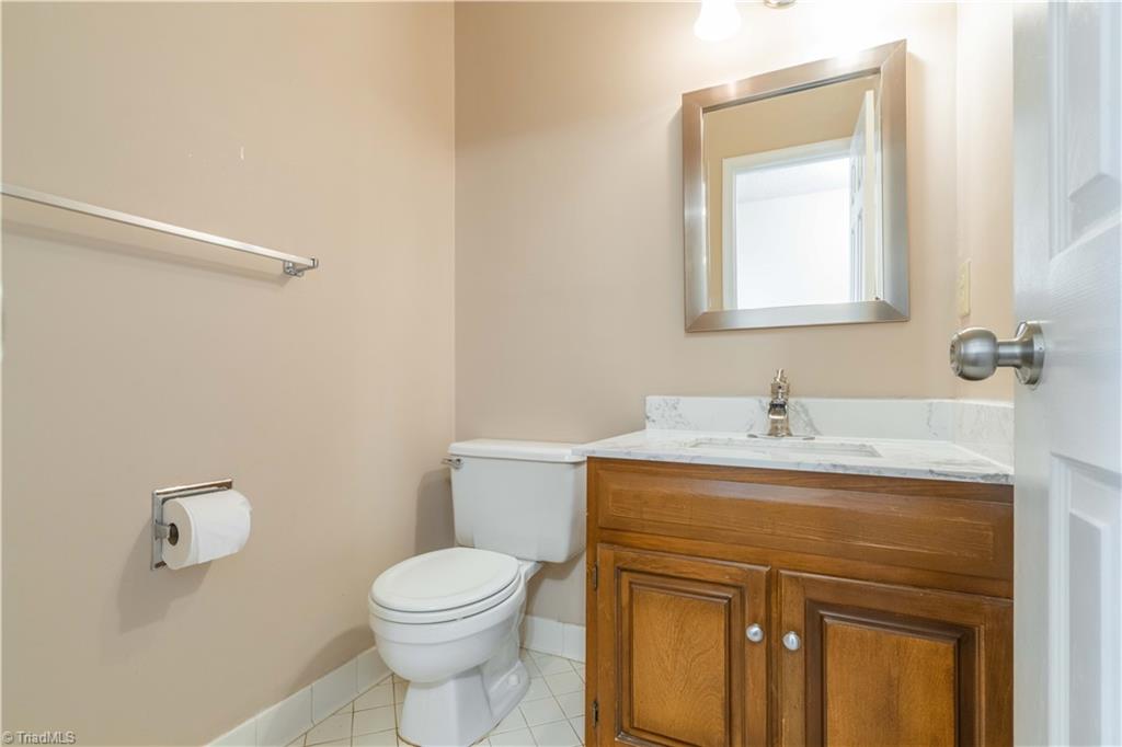 1119 Summer Place, Greensboro, North Carolina image 12