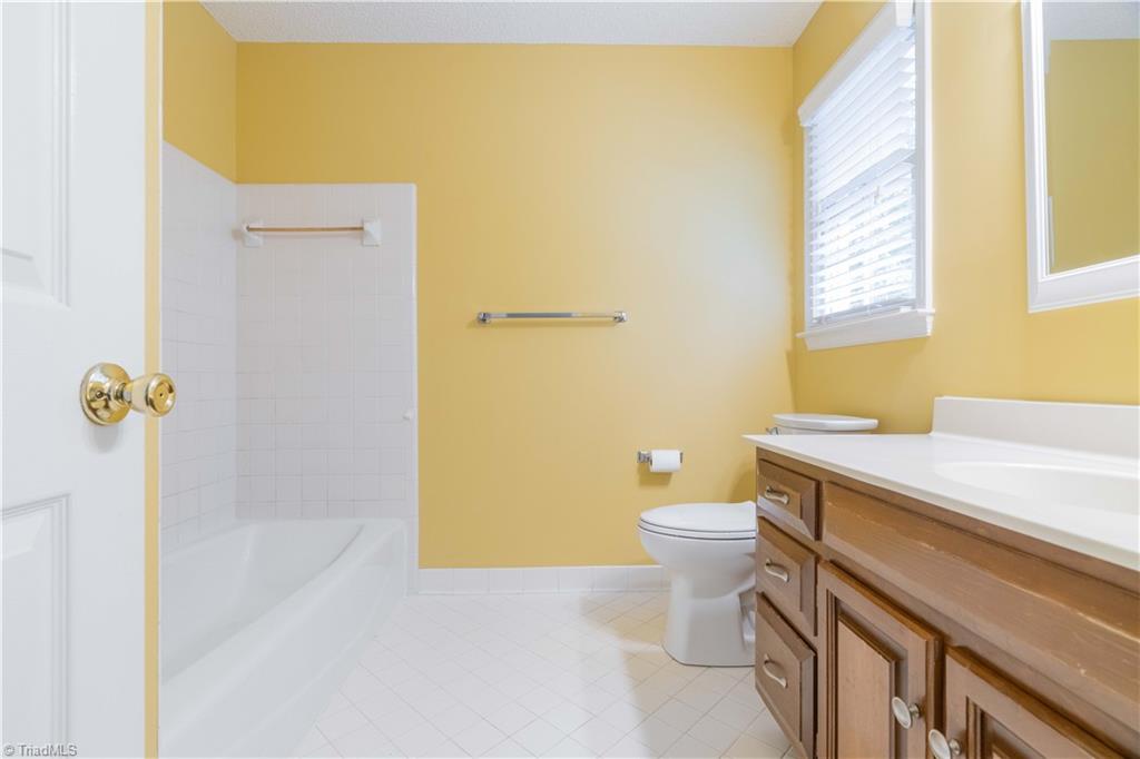 1119 Summer Place, Greensboro, North Carolina image 23