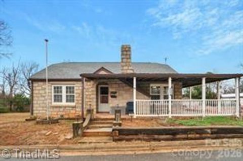 Homes For Sale - 204 C Avenue<br/> Salisbury, NC 28144