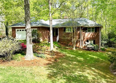 Homes For Sale - 2649 Hickory Drive<br/> Asheboro, NC 27205