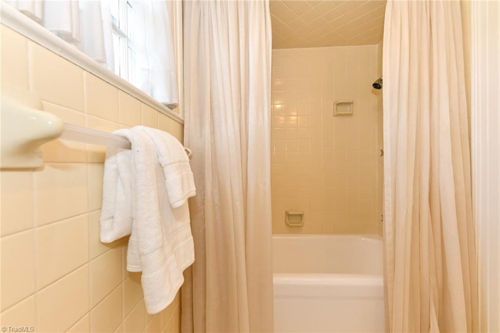 Greensboro, North Carolina 27403, United States, 3 Bedrooms Bedrooms, ,2 BathroomsBathrooms,Residential,Pending,204776