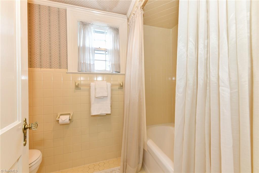 Greensboro, North Carolina 27403, United States, 3 Bedrooms Bedrooms, ,2 BathroomsBathrooms,Residential,Pending,204776