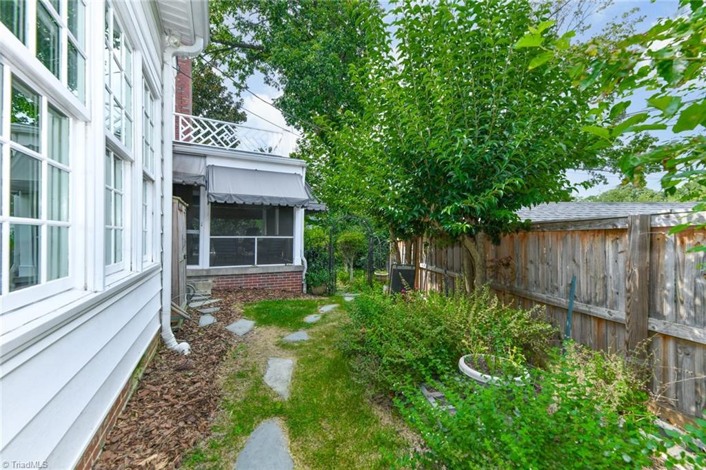 Greensboro, North Carolina 27403, United States, 3 Bedrooms Bedrooms, ,2 BathroomsBathrooms,Residential,Pending,204776