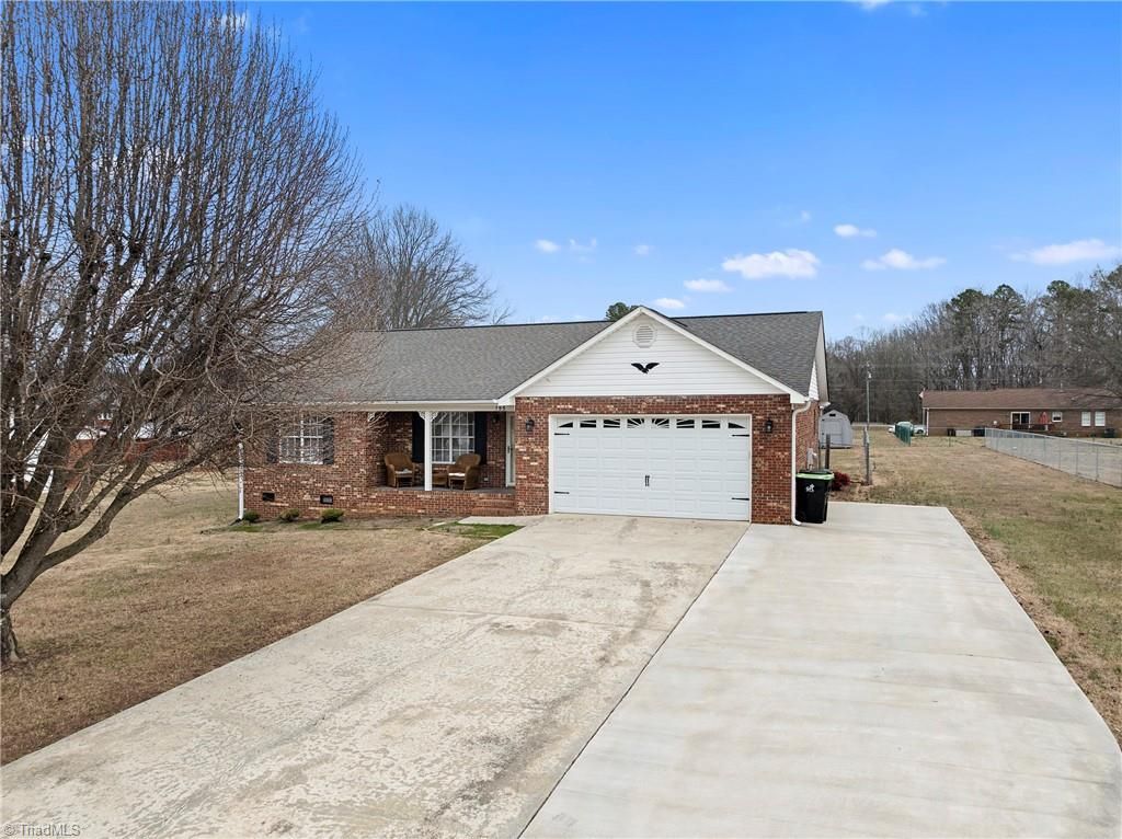 Photo of 155 Sundial Drive, Lexington, NC 27295 (MLS # 1207296)