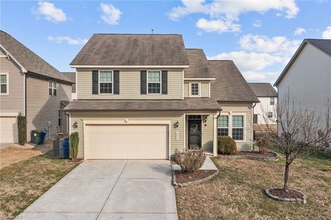 Homes For Sale - 421 Fairway Drive<br/> Mebane, NC 27302