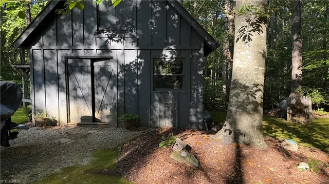 231 Crissman Lane, photo 5 of 28