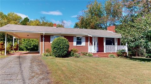 A home in Mount Airy